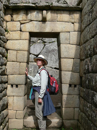 Brenda in Inca door